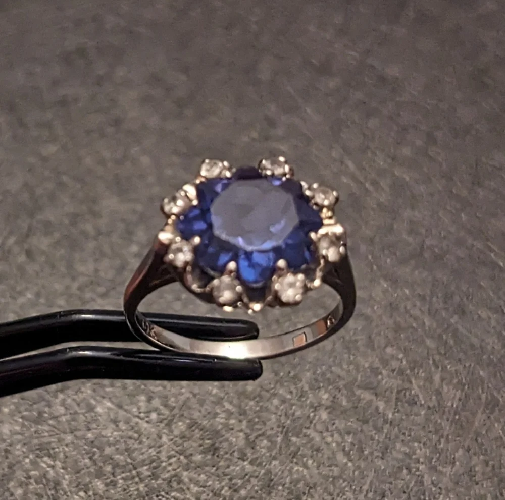 SALE! 10K Solid Gold Topaz Ring - Picture 5 of 10